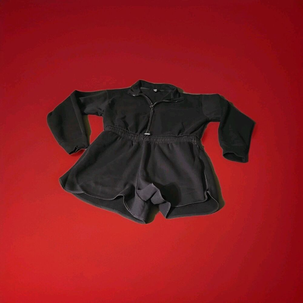Victoria’s Secret On-Point Size:M Black Long Sleeve Zip Front Fleece Romper NWOT